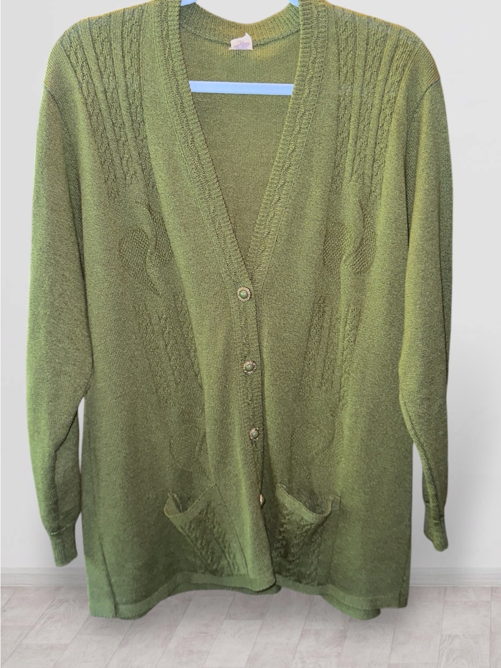 VTG RARE LYS GREEN V NECK BEAUTIFUL SWEATER-STONE/GOLD BUTTONS